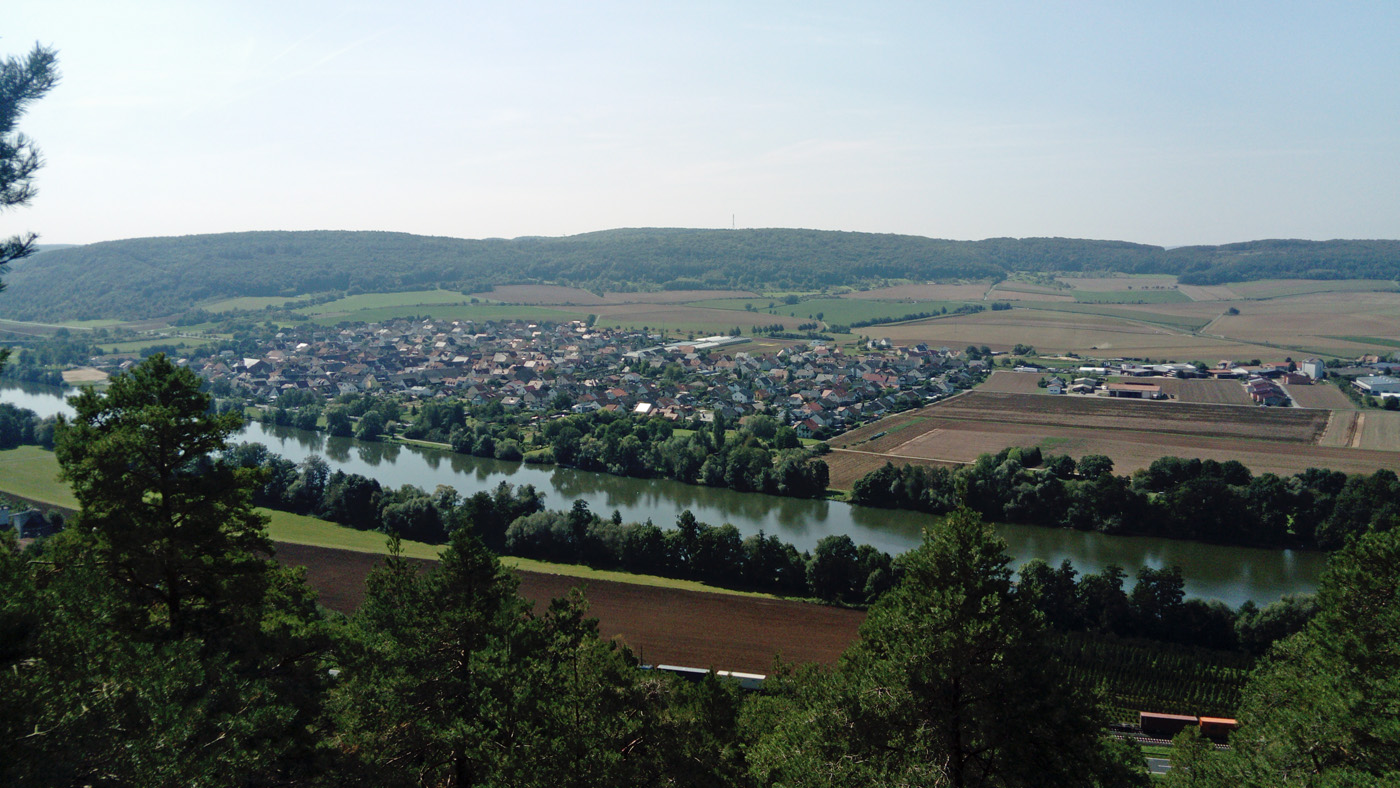 Blick auf den Karlstädter Ortsteil Gambach.
